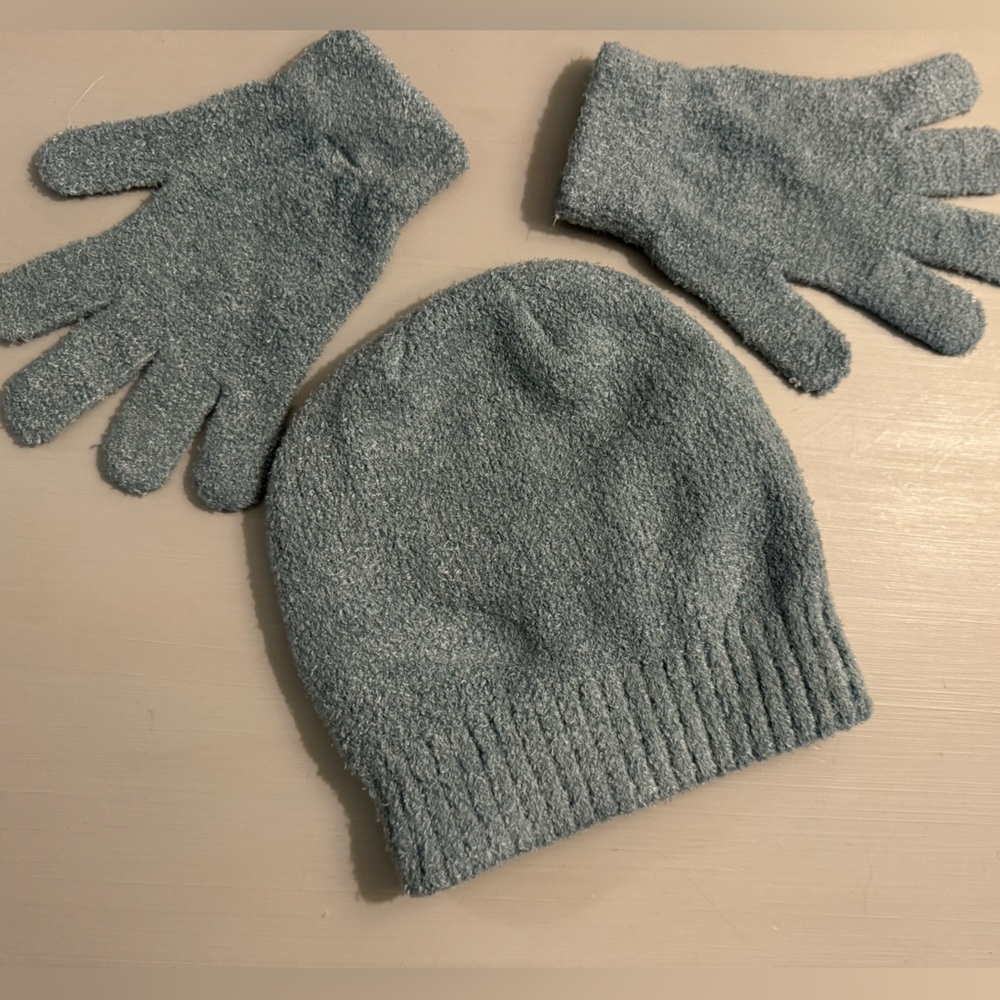 Kid’s Chenille beanie and matching gloves - aqua/ teal